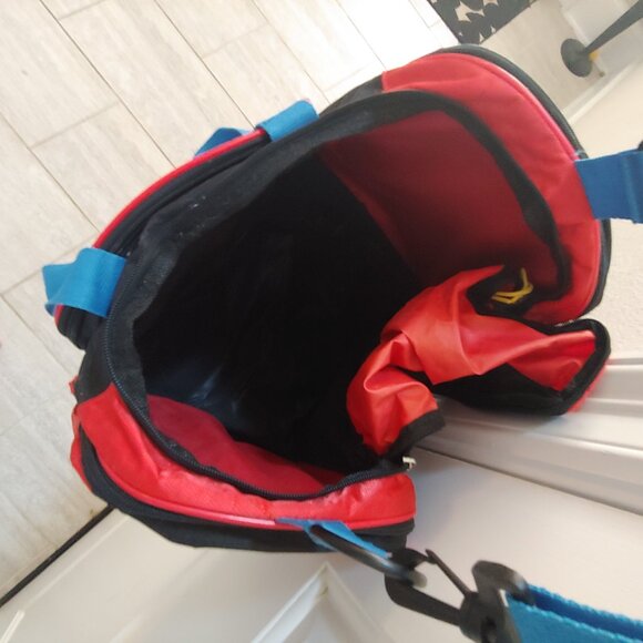 Nintendo Super Mario Galaxy 2 Duffle Bag 2011 - Picture 7 of 7